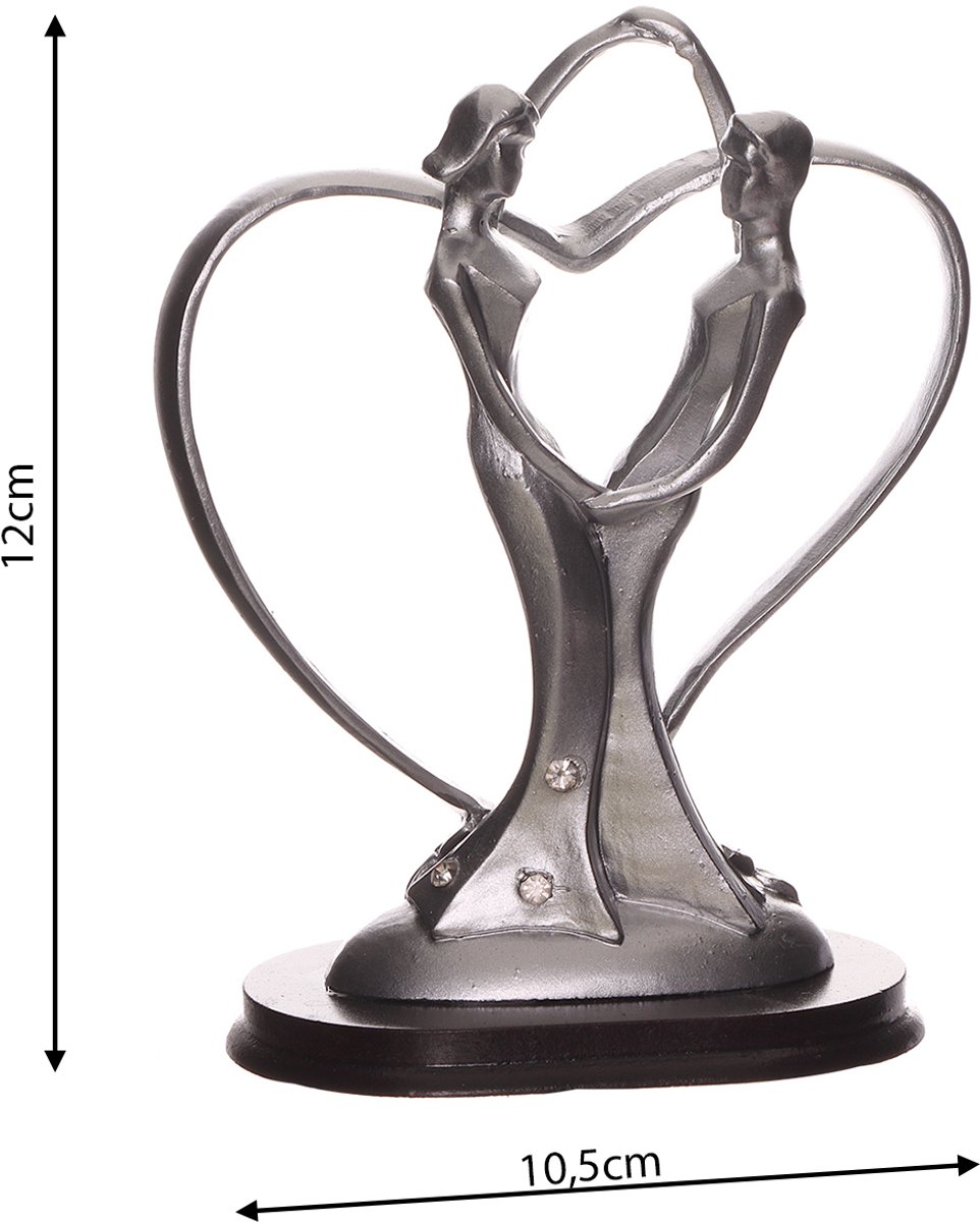 Modern Zilverkleurig Beeldje van een Koppel – 12 cm Hoog – Met Groot Zilveren Hart & Houten Voet